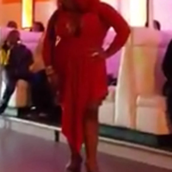 Plus Size Asymmetrical Hem Red Dress - Picture 6 of 6